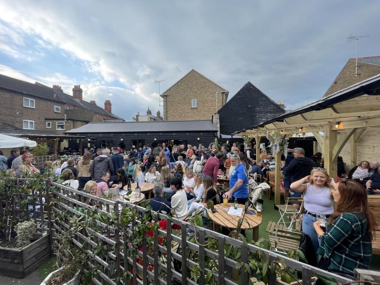 The Windsor Trooper Pub & Inn Экстерьер фото